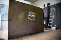 Simon James in seinem Atelier | Wiedefabrik München | 17-3-25 Simon James in seinem Atelier | Wiedefabrik München | 17-3-25