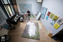 Simon James in seinem Atelier | Wiedefabrik München | 17-3-25 Simon James in seinem Atelier | Wiedefabrik München | 17-3-25