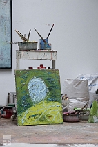 Simon James in seinem Atelier | Wiedefabrik München | 17-3-25 Simon James in seinem Atelier | Wiedefabrik München | 17-3-25